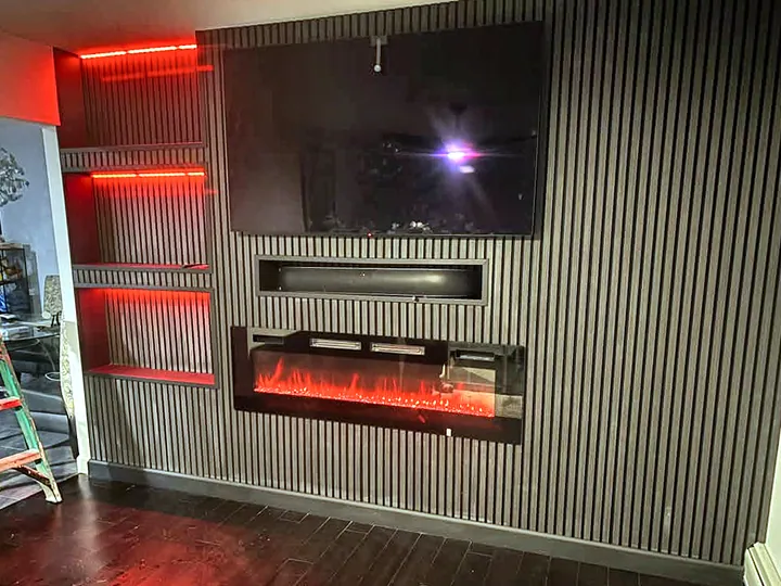 Muro de TV acanalado con chimenea eléctrica