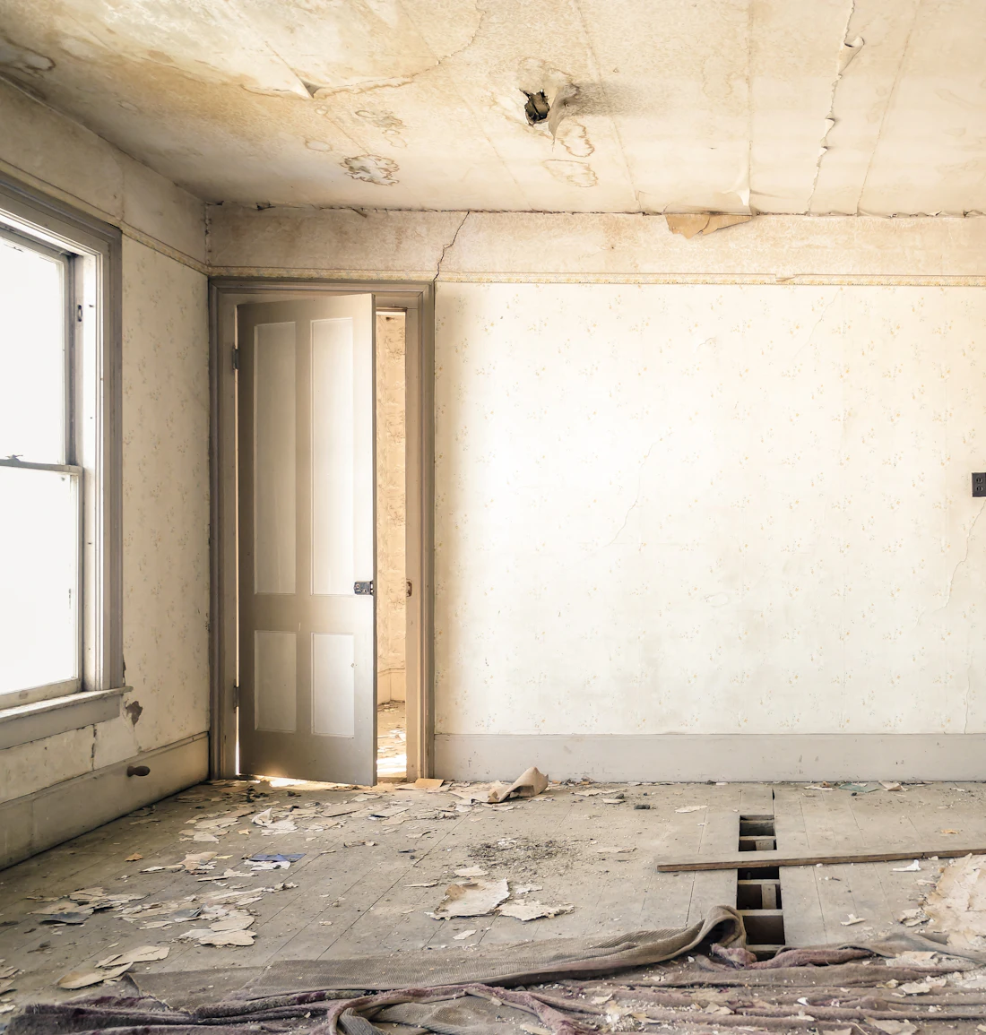 Living room — Before